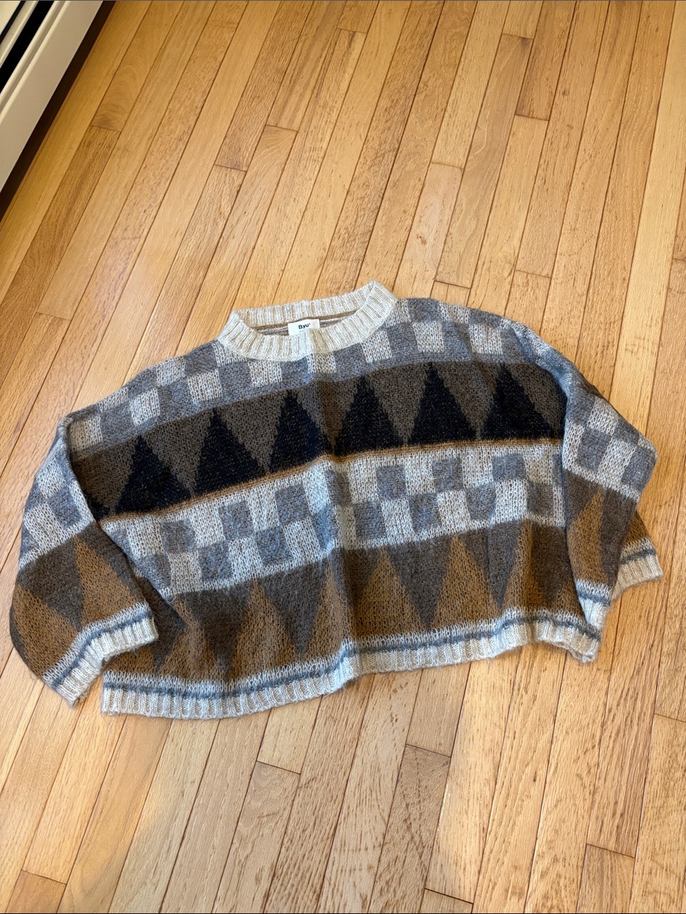 Geometric Pattern Cropped Knit Sweater in Gray and Brown